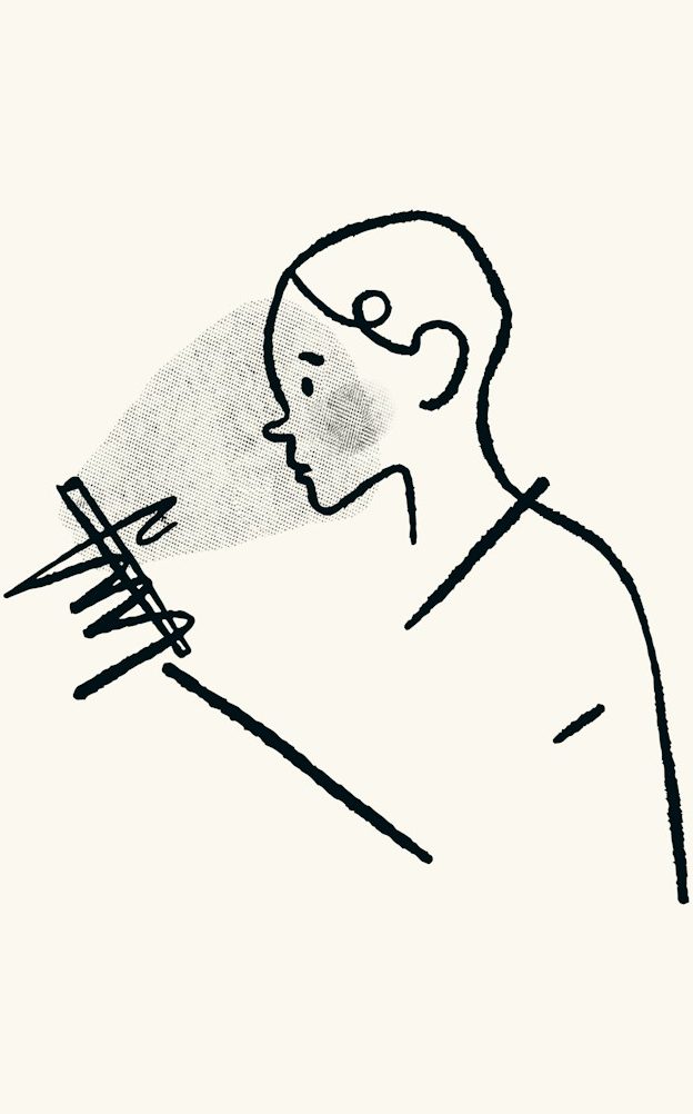 Kleines, dreieckiges Gebäude umgeben von üppigem Grün.